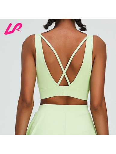 Cover up in style with our crossback sports bra. Designed for comfort and support, it's a must-have for any workout wardrobe. Shop now and stay ahead of the trend.
